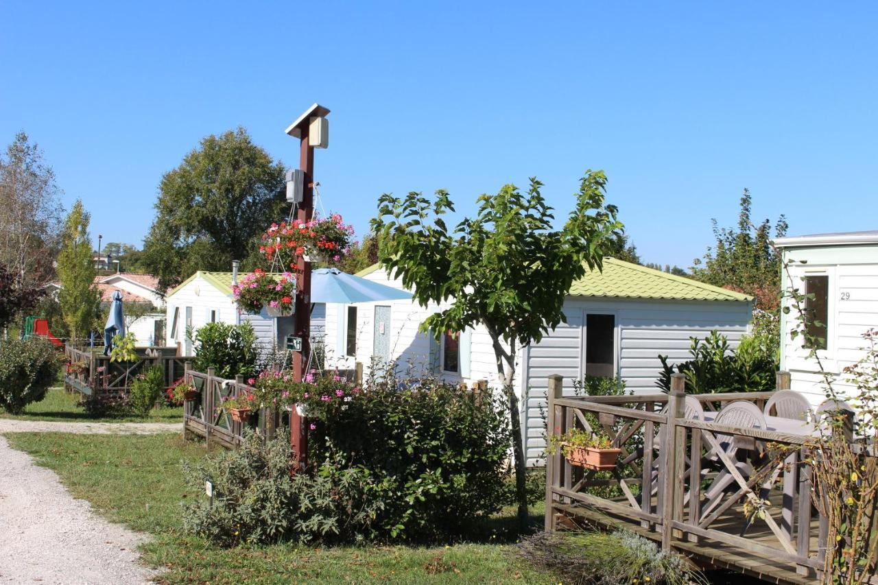 Camping Du Pontis Verteillac 외부 사진